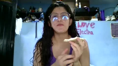 Snapshot of love_electra chatting on 1, 4, 2026 love_electra online show from 1, 4, 2026