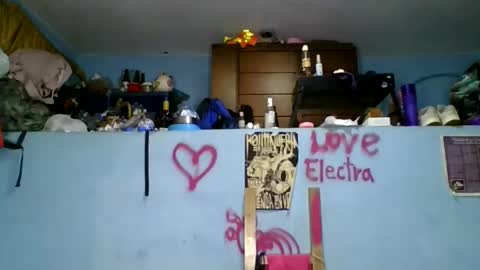 Snapshot of love_electra chatting on 4, 4, 2026 love_electra online show from 4, 4, 2026