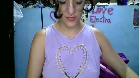 Snapshot of love_electra chatting on 5, 4, 2026 love_electra online show from 5, 4, 2026