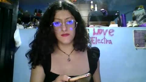 Snapshot of love_electra chatting on 7, 4, 2026 love_electra online show from 7, 4, 2026