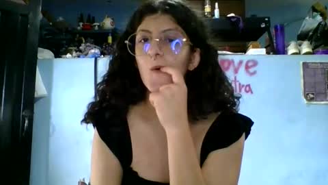 Snapshot of love_electra chatting on 7, 4, 2026 love_electra online show from 7, 4, 2026