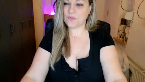 Love Kimx online show from 11, 6, 2026