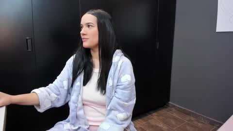 Snapshot of love_kris chatting on 2, 11, 2025 Kristen LoveBerry online show from 2, 11, 2025