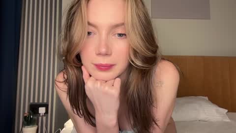 Snapshot of love_machine_ chatting on 6, 10, 2025 Sofi online show from 6, 10, 2025