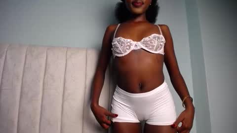 Snapshot of love_miah chatting on 14, 10, 2025 Miah online show from 14, 10, 2025