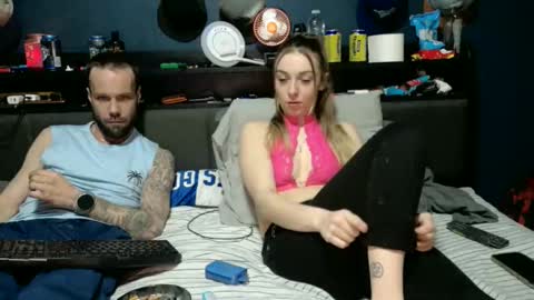 Snapshot of lovecoupleqc chatting on 15, 3, 2026 lovecoupleqc online show from 15, 3, 2026