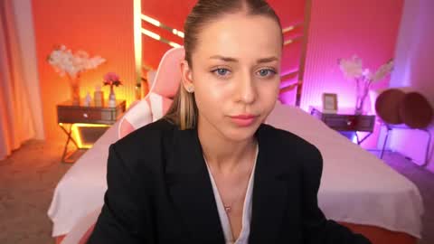 loveedove online show from 18, 5, 2026