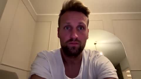 lovefuesse online show from 6, 11, 2025