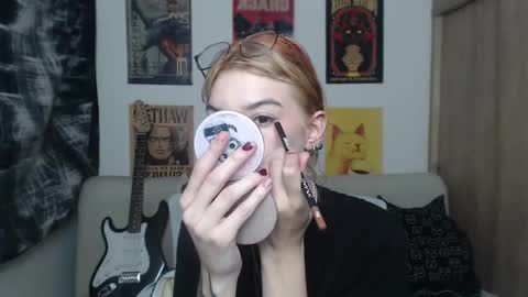 Cassie online show from 27, 2, 2025