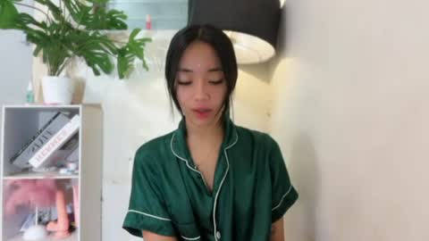 lovely_leah23 online show from 12, 6, 2026