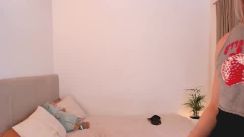 Alison and Kylian online show from 23, 2, 2025