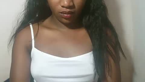 lovelylarra online show from 23, 2, 2026