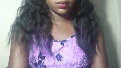 lovelylarra online show from 1, 4, 2026