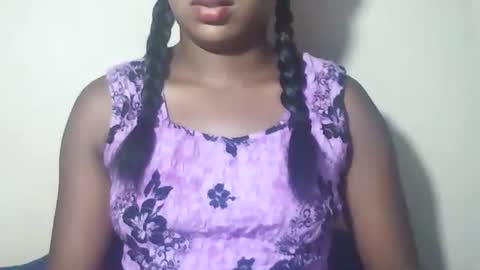 lovelylarra online show from 2, 4, 2026
