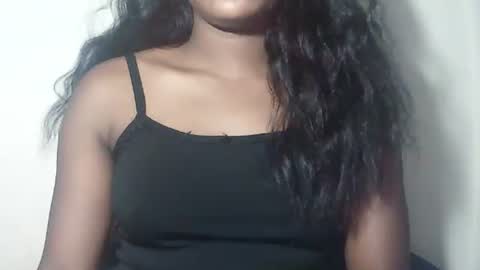 lovelylarra online show from 3, 4, 2026