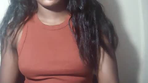 lovelylarra online show from 5, 4, 2026
