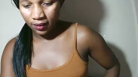 lovelylarra online show from 1, 5, 2026