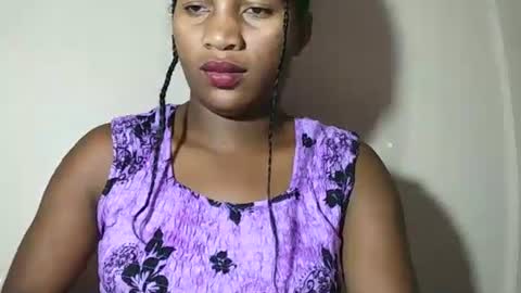 lovelylarra online show from 3, 5, 2026