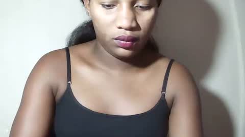 lovelylarra online show from 6, 5, 2026