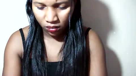 lovelylarra online show from 4, 7, 2026