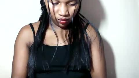 lovelylarra online show from 4, 7, 2026