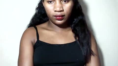 lovelylarra online show from 19, 7, 2026