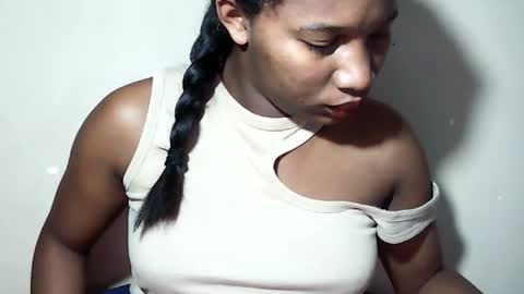lovelylarra online show from 26, 7, 2026