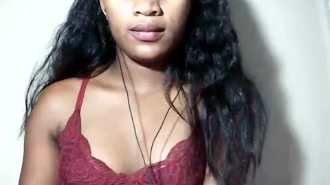lovelylarra online show from 28, 7, 2026