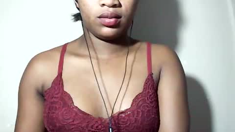 lovelylarra online show from 29, 7, 2026