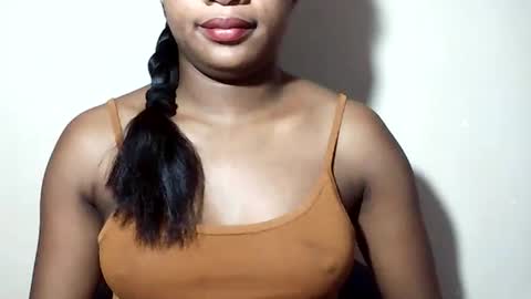 lovelylarra online show from 5, 8, 2026