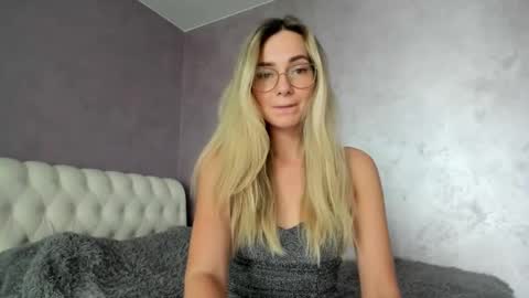 Lovely Rose online show from 11, 10, 2025