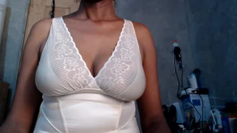 Snapshot of lovelythighs54 chatting on 17, 7, 2026 miss fancy louis online show from 17, 7, 2026