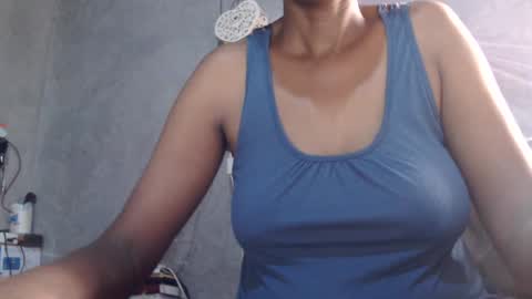 Snapshot of lovelythighs54 chatting on 20, 7, 2026 miss fancy louis online show from 20, 7, 2026
