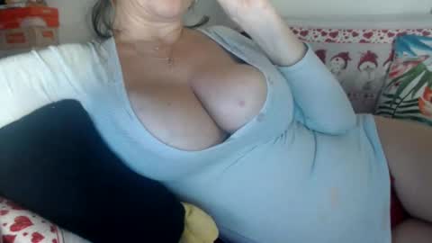 Snapshot of lovelywoman22 chatting on 21, 12, 2024 lovelywoman22 online show from 21, 12, 2024