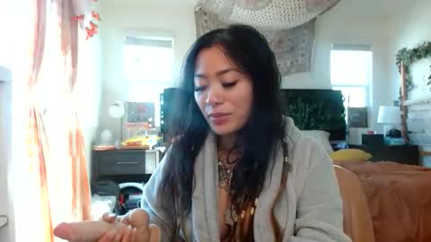 lovelyxmacii online show from 4, 11, 2025