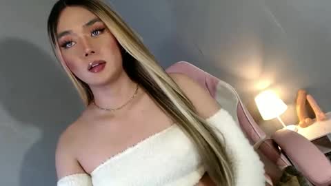 Snapshot of lovers_moon22 chatting on 15, 12, 2024 lovers moon22 online show from 15, 12, 2024