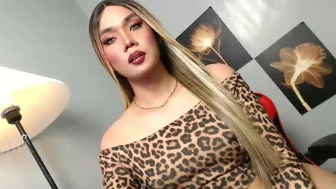 Snapshot of lovers_moon22 chatting on 4, 12, 2025 lovers moon22 online show from 4, 12, 2025