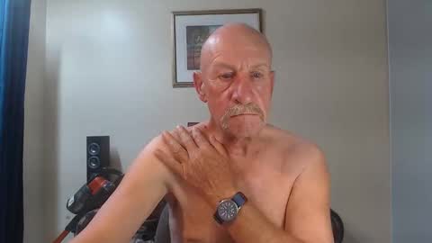 Snapshot of lovesblackazz chatting on 14, 12, 2025 Lovesblackazz online show from 14, 12, 2025