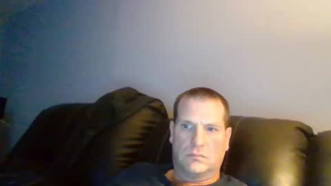 lovetocum37 online show from 5, 2, 2025