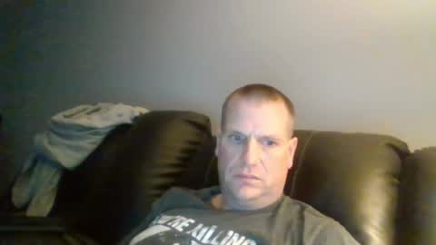 lovetocum37 online show from 6, 3, 2025