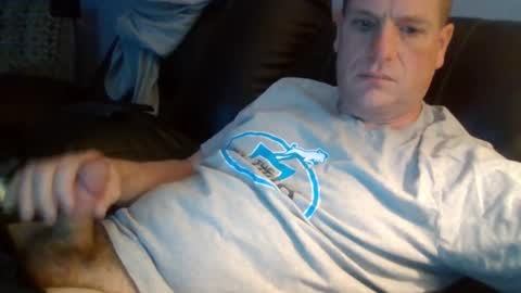 lovetocum37 online show from 11, 3, 2025