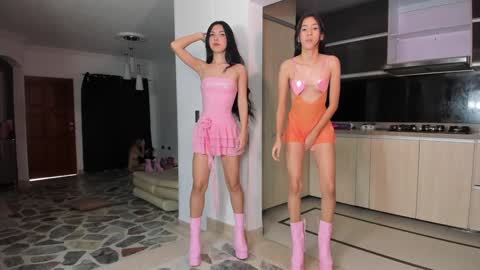Leslie Emily and New girl Sophie online show from 26, 12, 2024