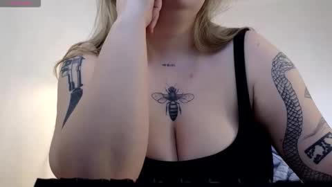 Snapshot of lovingedem chatting on 4, 2, 2026 Call me Aphrodite online show from 4, 2, 2026