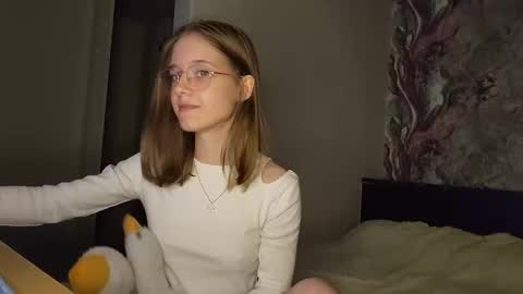 Snapshot of lowress chatting on 6, 3, 2025 Karmell online show from 6, 3, 2025