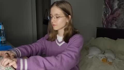 Snapshot of lowress chatting on 8, 3, 2025 Karmell online show from 8, 3, 2025