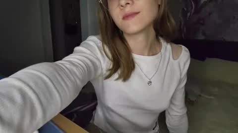 Snapshot of lowress chatting on 8, 3, 2025 Karmell online show from 8, 3, 2025