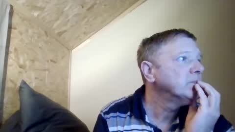 Snapshot of lu485947452685193669 chatting on 18, 4, 2026 lu485947452685193669 online show from 18, 4, 2026