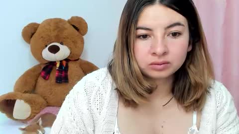 Snapshot of luara__01__lecat_1 chatting on 22, 10, 2025 luara__01__lecat_1 online show from 22, 10, 2025