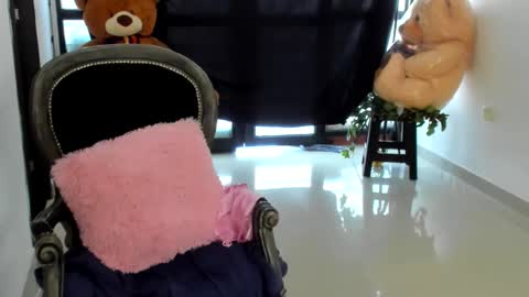 luara__01__lecat_1 online show from 12, 1, 2026