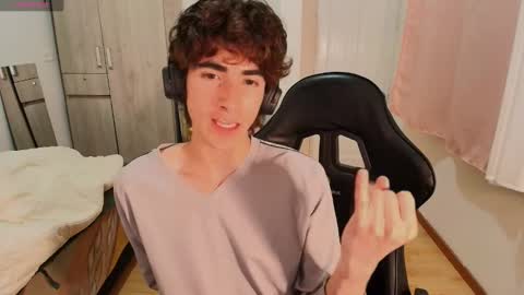 Snapshot of lucas_xo chatting on 13, 9, 2025 lucas_xo online show from 13, 9, 2025